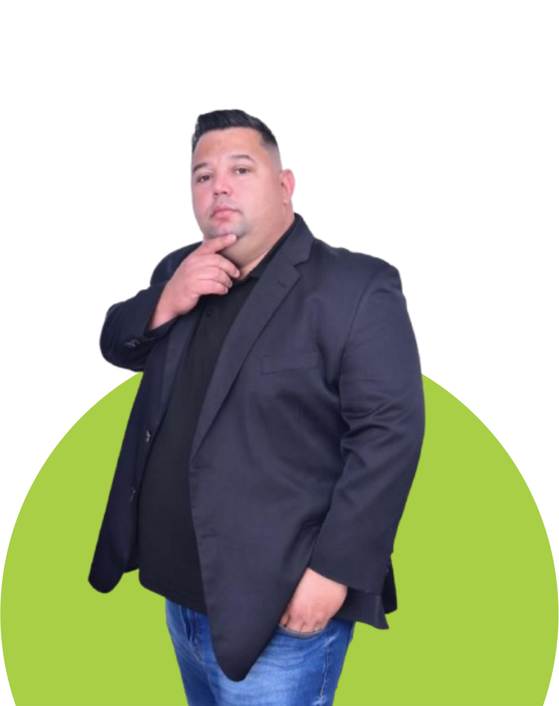 Pessoa sorrindo usando smartphone